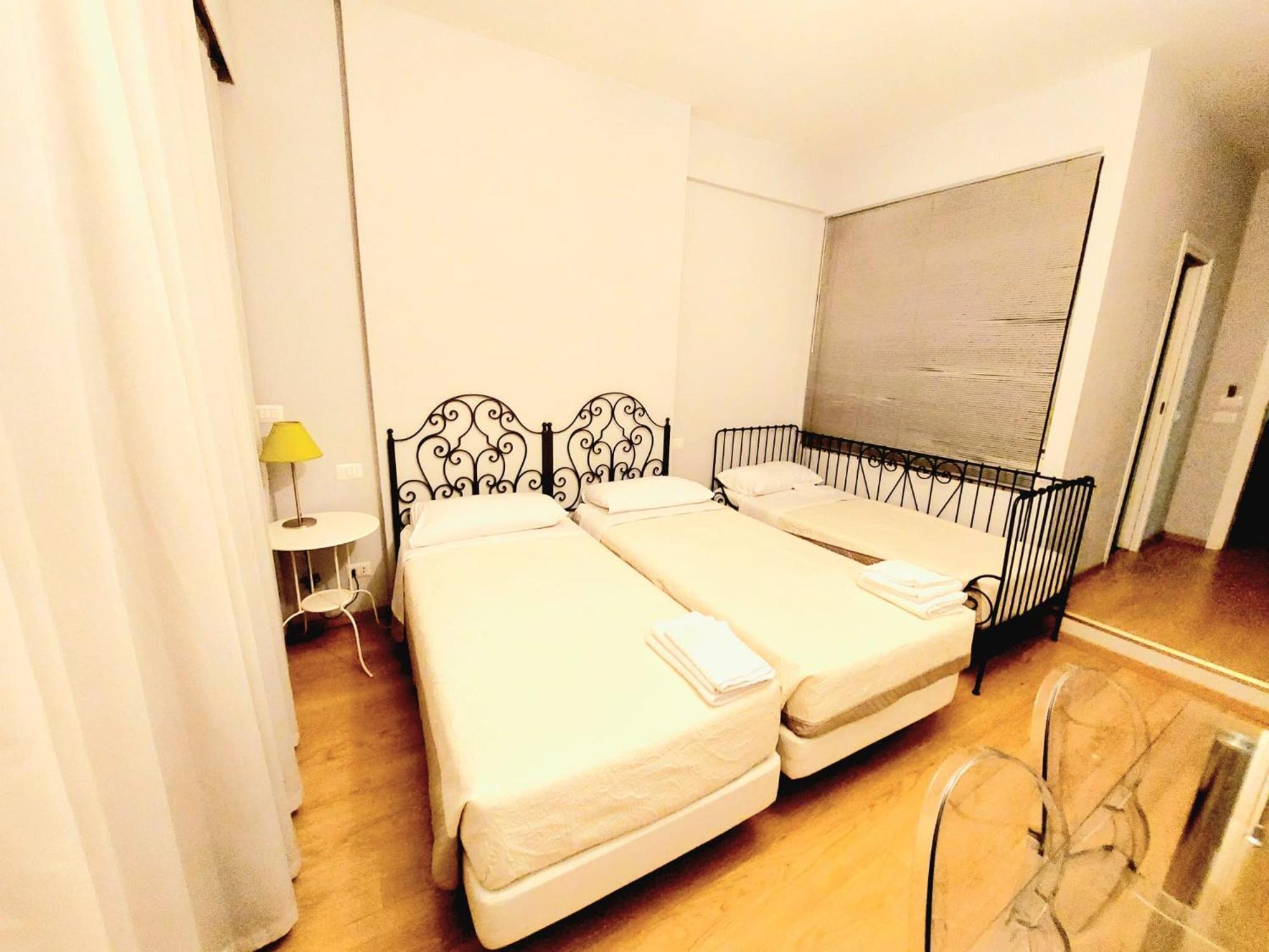 Vanity Apartment - 4 Bedrooms With 4 Bathrooms - Ac & Wifi Rome Bagian luar foto